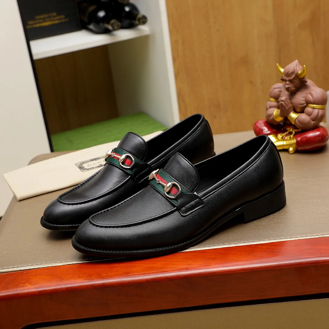 Men's men's shoes 💰400 🆘【GUCCI】Gucci ·🐑里· Hot-selling beanie shoes, top brand luxury, top quality, latest fashion beanie shoes.. The upper is made of original first-layer cowhide. (🐑leather·inner). The original stylish and stylish soft rubber wear-resistant and non-slip outsole is light and comfortable on the foot, available in black! Matching code: 39/45 (38.46. Can be customized)